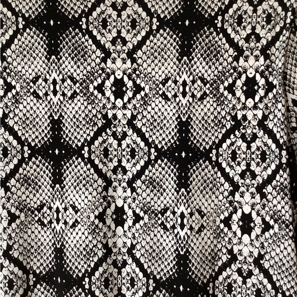 Style & Co.  Pull Over Blouse Size Medium - Picture 6 of 7